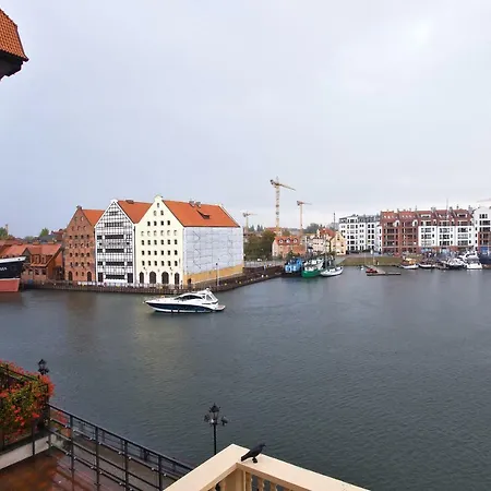 Zuraw Apartment Gdansk